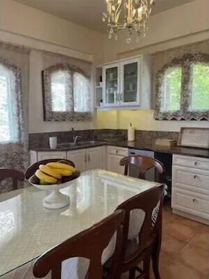 Frigorífic, forn, placa de cuina i rentaplats