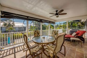 Outdoor dining - 185 Dundee - Lovely Island Getaway with Pool and L (Fort Myers Beach)