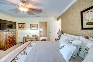 3 bedrooms, iron/ironing board, free WiFi, bed sheets - 185 Dundee - Lovely Island Getaway with Pool and L (Fort Myers Beach)