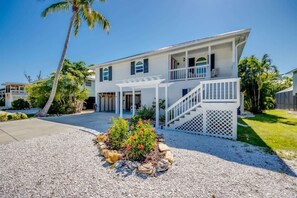 Exterior - 185 Dundee - Lovely Island Getaway with Pool and L (Fort Myers Beach)