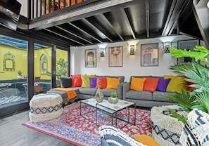 Living area - Moroccan Hub By My Getaways (Brighton)
