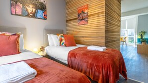 1 chambre, fer et planche à repasser, draps fournis