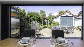 Tempat makan outdoor