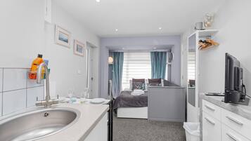 Desk, soundproofing, iron/ironing board, bed sheets