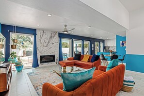 Smart TV - Perfect Winter Getaway: South Mountain Trails, Pool, near ASU, Golf, and Hiking! (Phoenix)