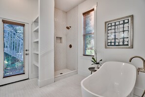 Sèche-cheveux, serviettes fournies