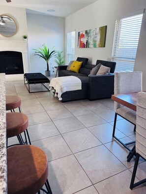 Télévision, cheminée