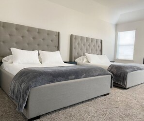 3 dormitoris, escriptori, planxa i posts de planxar i wifi