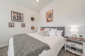 3 soverom, skrivebord, strykejern/-brett og wi-fi (inkludert)