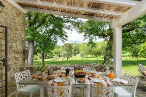 Outdoor dining