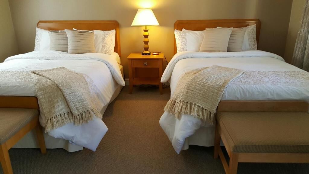 高級寢具、舒適加層、獨特裝潢、布置獨特