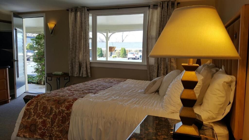 أغطية فراش متميزة وأسرّة بطبقة علوية مريحة وبديكورات فريدة لكل غرفة