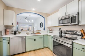 Mikrowelle, Ofen, Herdplatte, Geschirrspüler