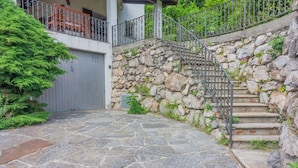 A stone staircase leading to a wooden deck with a metal railing. - Villa Bianca Lierna by Varenna Holidays (Varenna)