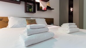 2 chambres, fer et planche à repasser, Wi-Fi gratuit, draps fournis
