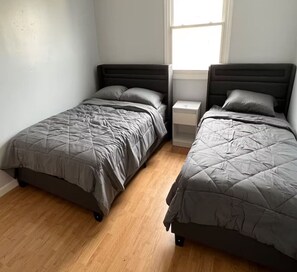 2 bedrooms, iron/ironing board, free WiFi