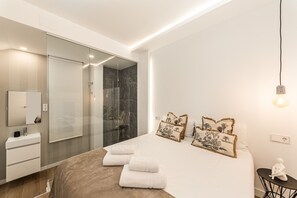 2 chambres, fer et planche à repasser, Wi-Fi gratuit, draps fournis