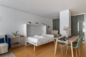 Bügeleisen/Bügelbrett, kostenloses WLAN