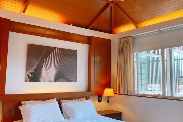 Bureau, espace de travail pour ordinateur portable