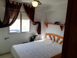 1 chambre, fer et planche Ă repasser, literie fournie