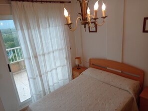 3 bedrooms, iron/ironing board, bed sheets