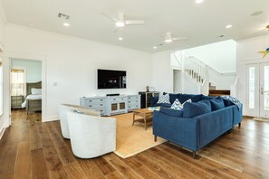 TV - Seize the Bay w/ Panoramic Bay Views, 2 Living Areas, Chef's Kitchen & More! (Galveston)