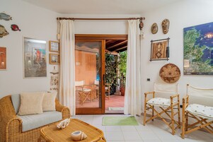 公寓 | 起居区 | 35-英寸电视（配备数码频道）