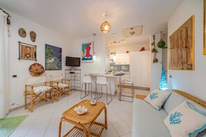 Apartment | Living area - Casa Flavia by Wonderful Italy (Golfo Aranci)