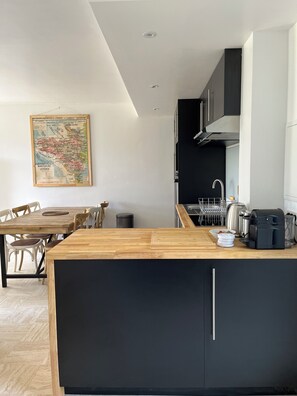 Fridge, microwave, oven, stovetop - Maison Bretonne Typique Plage des Oiseaux à Fouesnant Beg Meil (Fouesnant)