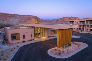 Exterior - Luxury Desert Retreat a Thrill Seekers Dream! (Moab)