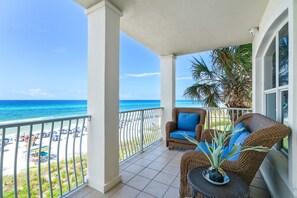 Property grounds - Incredible 4BD, 3BA, GULF-FRONT, LG. PATIO, POOL, GRILL, PRIVATE BEACH (Santa Rosa Beach)
