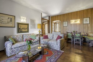 TV - Casa Martina, Piazza Delle Erbe, San Gimignano (San Gimignano)