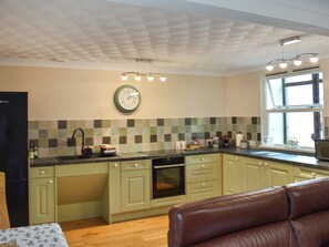 Dishwasher, cookware/dishes/utensils