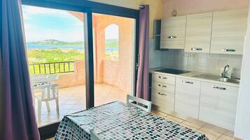 Room, Balcony, Sea View | Private kitchen | Fridge, stovetop, cookware/dishes/utensils, freezer