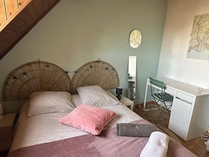 2 soverom, strykejern/-brett, wi-fi og sengetøy