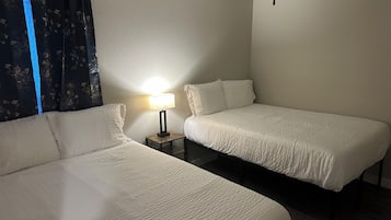 3 bedrooms, desk, iron/ironing board, WiFi