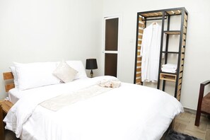 Escrivaninha, espaço de trabalho para notebook, Wi-Fi de cortesia