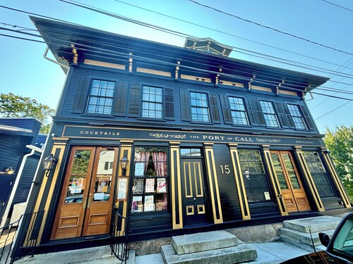 Delightful Downtown Mystic Studio!