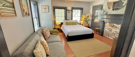 1 slaapkamer, een strijkplank/strijkijzer, gratis wifi, beddengoed