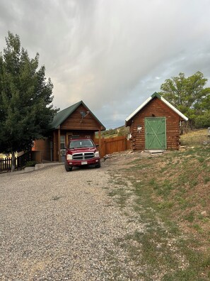 المنطقة المحيطة بالمنشأة