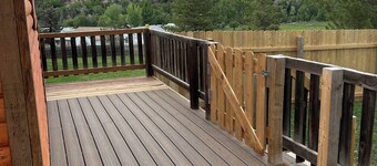 One room guest house with hot tub, three twin beds, one futon, kitchen, bathroom