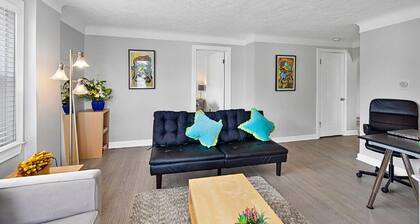 Luxury Downtown Retreat - Prime Spot - Sleeps 6