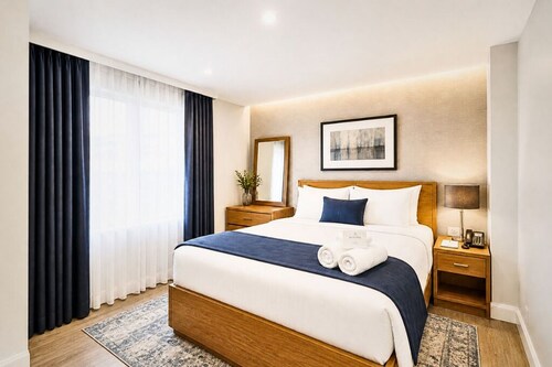Luxury Downtown Retreat - Prime Spot - Sleeps 6