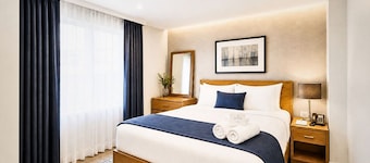 Luxury Downtown Retreat - Prime Spot - Sleeps 6