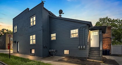 Luxury Downtown Retreat - Prime Spot - Sleeps 6