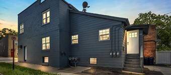 Luxury Downtown Retreat - Prime Spot - Sleeps 6