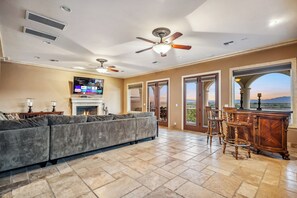 Smart TV - Waterfront  Pool  Spa  Views  Dock  7 bd (Bullhead City)