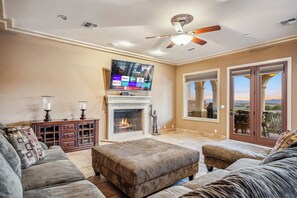 Living area - Waterfront  Pool  Spa  Views  Dock  7 bd (Bullhead City)