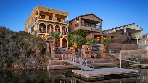 Waterfront  Pool  Spa  Views  Dock  7 bd