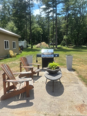 Terrace/patio - Cozy Home near the Beach, with Hiking & Biking Trails, Wineries & Restaurants (St. Williams)